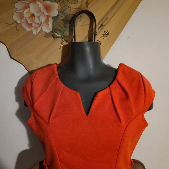 Pretty coral body con dress. - Picture 5 of 6